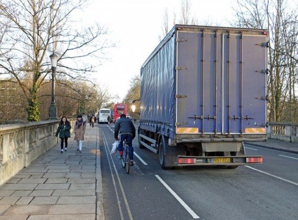 lorry-overtake-cyclist