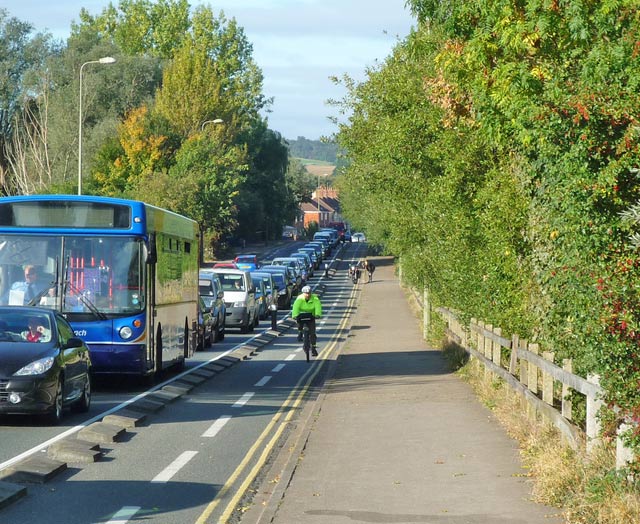cycle-lane-donnington-bridge-beat-traffic-jam